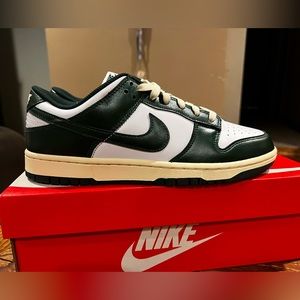 New Nike dunk low vintage green size 9